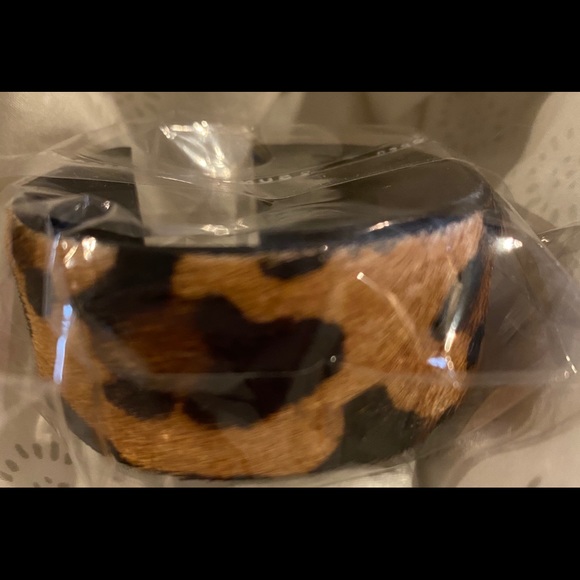 Evys Tree leopard animal print cuff bracelet - Picture 2 of 2